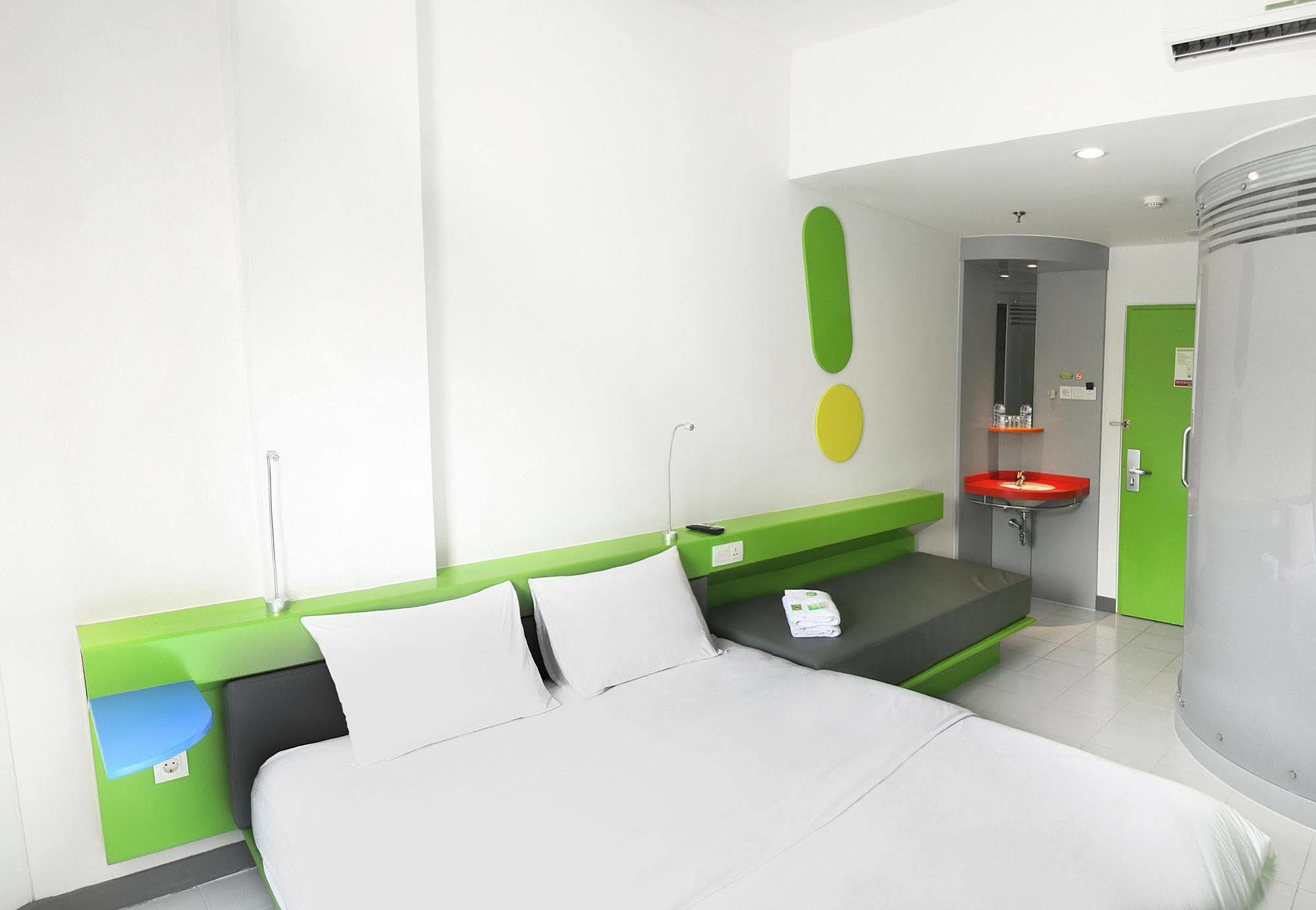 Pop! Hotel Kemang Jakarta Extérieur photo